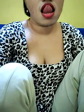 Snapshot of Haniya-143 chatting on September 13, 10:34 am Haniya-143 online show from September 13, 10:34 am