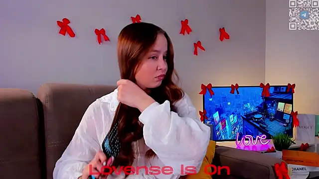 FalineDowlen online show from February 14, 2:57 am