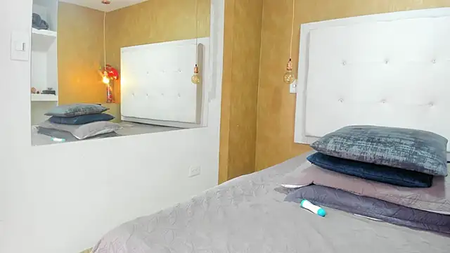 Milaspetite online show from April 21, 8:05 pm