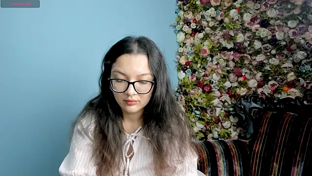 Snapshot of ZarifaBev chatting on September 24, 1:32 pm ZarifaBev online show from September 24, 1:32 pm