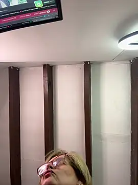 Adeellee  online show from February 28, 6:29 pm