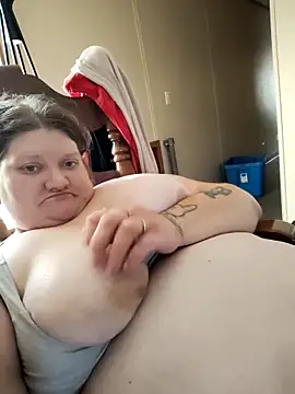 chrissybear84 online show from September 9, 10:20 pm