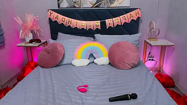 Curvy Dynamite  online show from March 11, 1:10 am