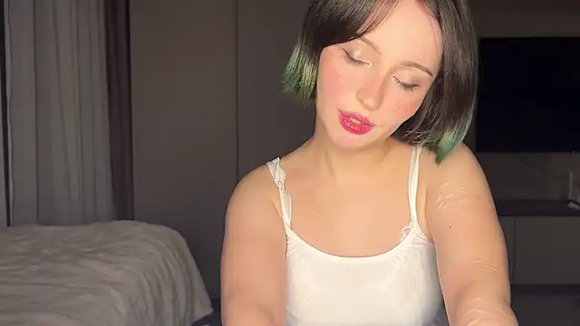 bumble bee online show from February 12, 7:59 pm