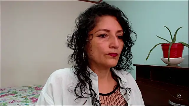 Snapshot of arianna_ros3 chatting on October 6, 4:01 pm arianna ros3 online show from October 6, 4:01 pm