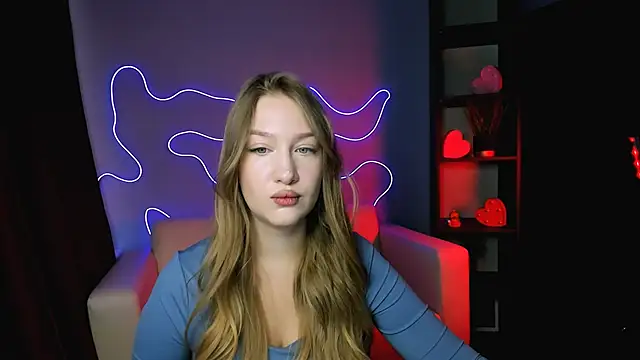 Snapshot of playful_sophie chatting on October 5, 9:47 am playful sophie online show from October 5, 9:47 am