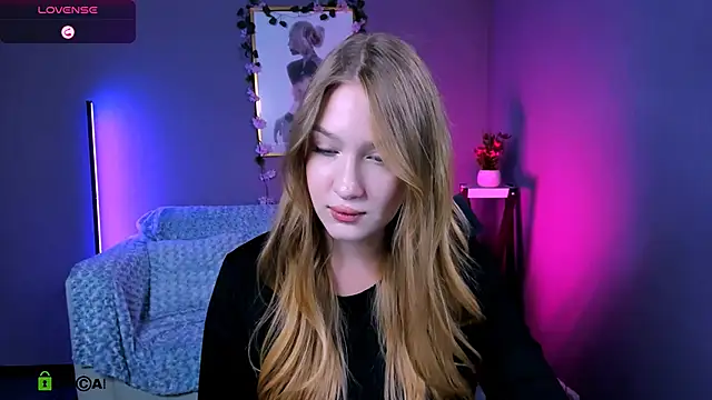 Snapshot of playful_sophie chatting on October 6, 9:41 pm playful sophie online show from October 6, 9:41 pm