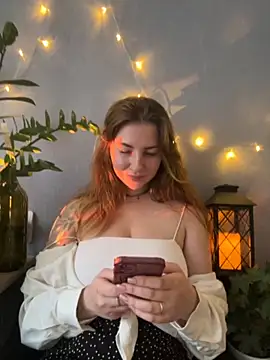 Snapshot of MayaMystic chatting on October 13, 1:03 pm MayaMystic online show from October 13, 1:03 pm
