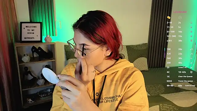 Snapshot of Fresita_Rosita chatting on September 24, 12:37 pm Fresita Rosita online show from September 24, 12:37 pm