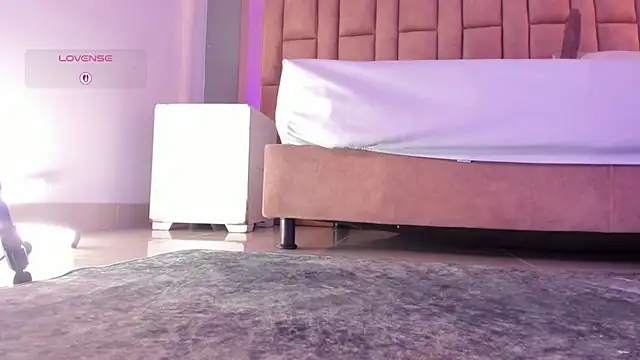 victoriaroyce1 online show from January 14, 1:49 pm