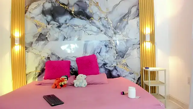 Mariana 16  online show from February 9, 1:57 pm