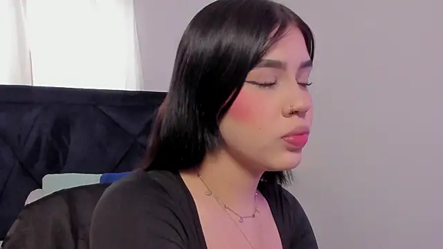 Lily Woodz online show from February 13, 7:04 pm