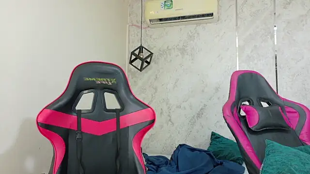 dani-lue online show from April 15, 2:39 pm