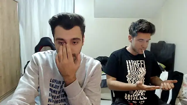 Snapshot of handsomeee04 chatting on October 6, 7:29 pm handsomeee04 online show from October 6, 7:29 pm