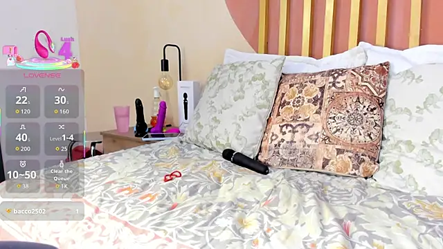 Nicole Angels  online show from November 6, 8:15 pm