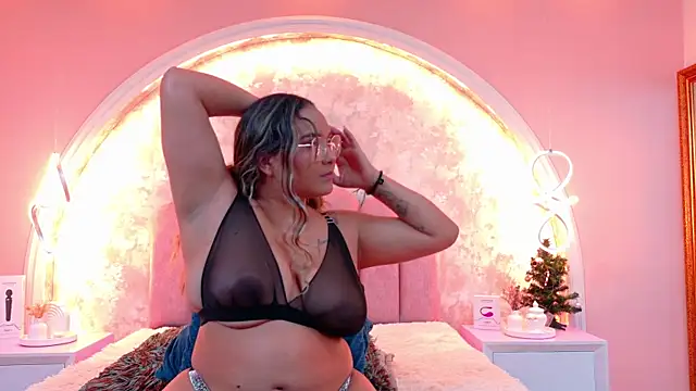 MiaLaurents online show from December 20, 4:05 am