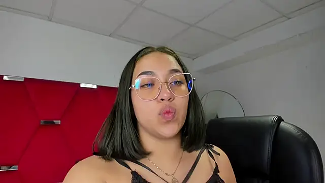 IsabellRodriguez18 online show from January 10, 3:44 am