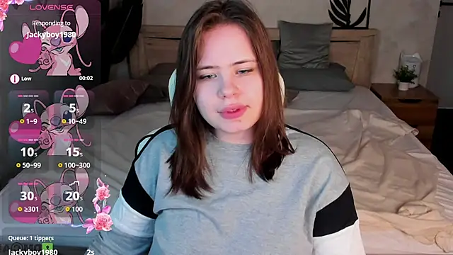 EricaElliott online show from November 19, 9:53 am