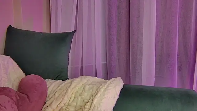 AliceOfWonders online show from March 4, 3:02 am