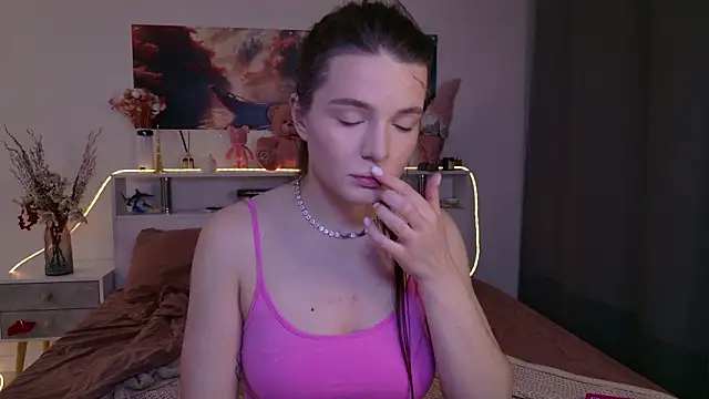 Nellie Medina online show from March 17, 5:17 pm