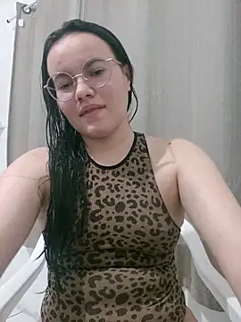 Snapshot of CamilleHottt chatting on October 11, 11:07 pm CamilleHottt online show from October 11, 11:07 pm