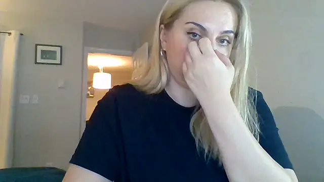 HappyIva online show from October 18, 6:21 pm