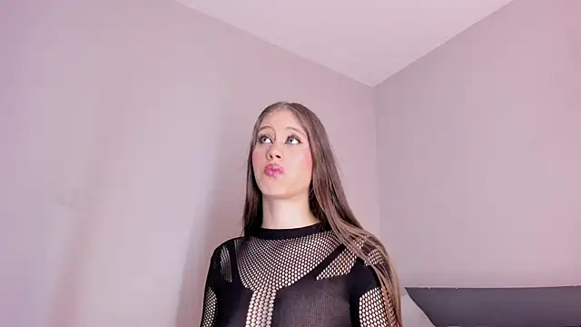 sara  jones gh online show from November 4, 5:07 pm