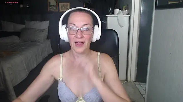 boeslaboes1 online show from February 26, 6:40 pm