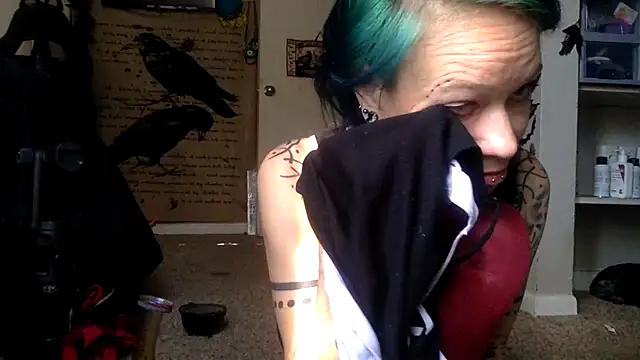 Snapshot of trashbrat chatting on October 3, 9:31 pm trashbrat online show from October 3, 9:31 pm