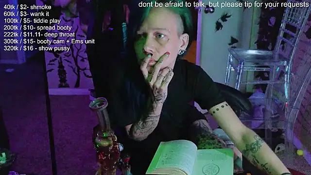 Snapshot of trashbrat chatting on September 25, 8:57 am trashbrat online show from September 25, 8:57 am