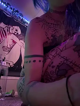 Snapshot of trashbrat chatting on October 18, 6:16 am trashbrat online show from October 18, 6:16 am