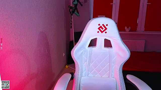 mon lola online show from November 13, 4:06 pm