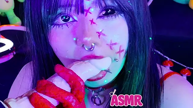 LaytonBox online show from November 18, 5:36 pm