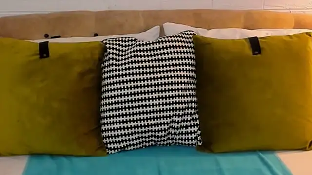 SarahGrays online show from December 19, 8:06 am