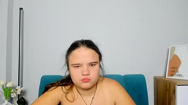 AdeleCruz online show from October 20, 7:22 am