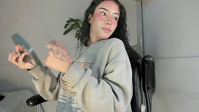 vaiolethsan   online show from April 25, 1:41 pm