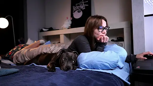 ileanacampbe online show from November 14, 4:45 am