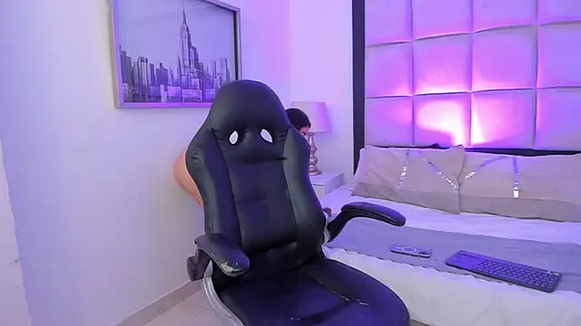 MeganPresleyy online show from April 9, 2:22 pm