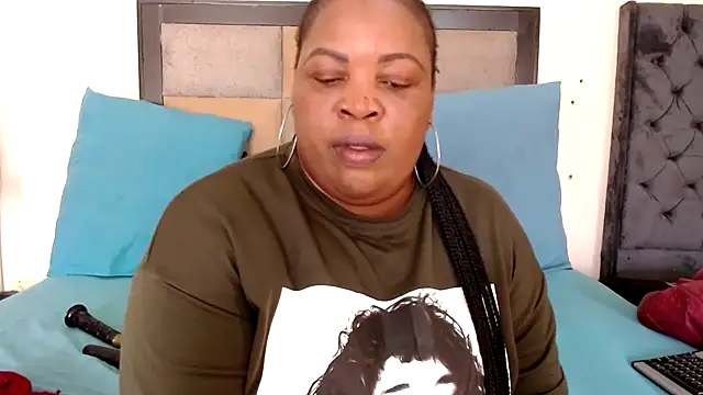 omalicha98 online show from November 14, 7:19 am