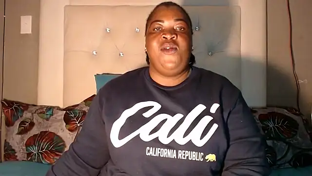 omalicha98 online show from April 13, 6:36 am