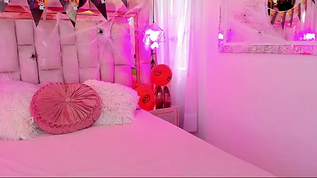 Katalina Evans online show from November 3, 12:20 pm