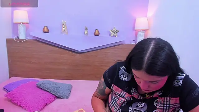 Snapshot of ScarletEmber3 chatting on October 9, 4:05 am ScarletEmber3 online show from October 9, 4:05 am