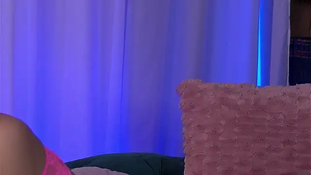 SarahPeach8 online show from February 27, 4:45 am