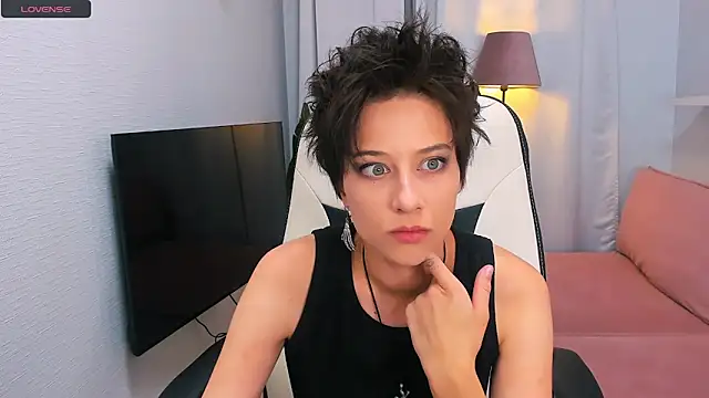 Snapshot of via_mayer_ chatting on September 11, 9:04 pm via mayer online show from September 11, 9:04 pm