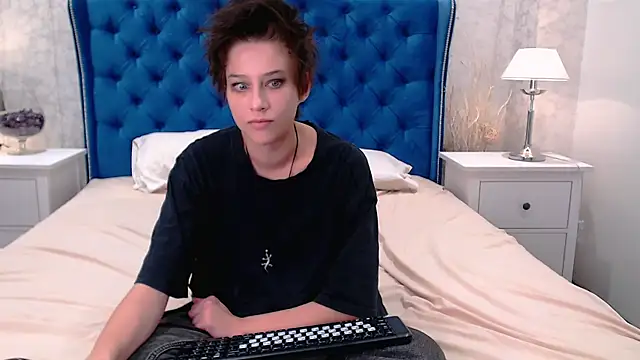 Snapshot of via_mayer_ chatting on September 29, 2:05 am via mayer online show from September 29, 2:05 am