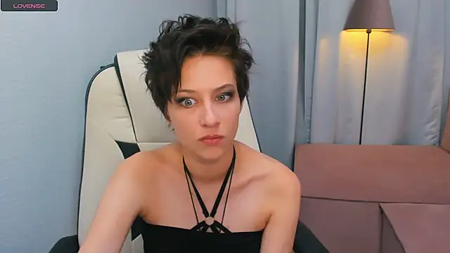 Snapshot of via_mayer_ chatting on September 8, 9:58 pm via mayer online show from September 8, 9:58 pm