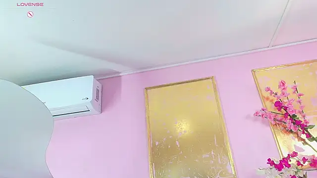 scarlette69 online show from December 5, 9:05 pm