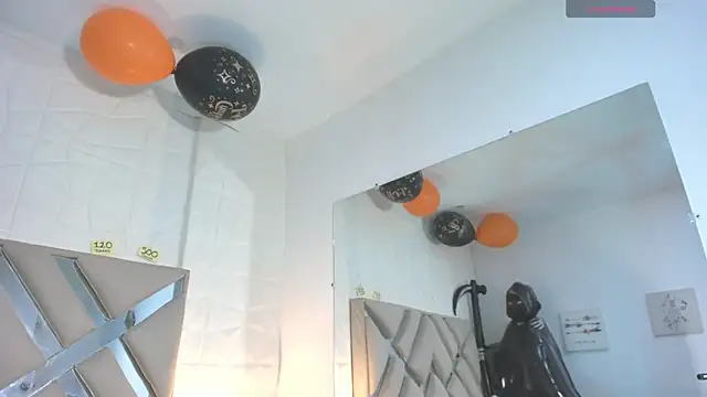 raquell moore online show from October 17, 11:30 pm