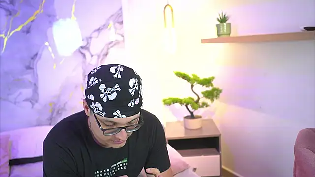 vanilla hot online show from November 7, 2:00 pm