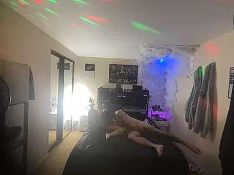 hornycouple818 online show from March 15, 7:54 am